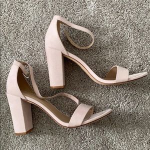 Blush pink suede sandals with heel